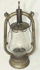 116. Lampã de vânt (marca Globus). Coºtiui, jud. Maramureº. Tablã, sticlã. D = 11 cm; Î = 23,5 cm. Finele sec. al XIX-lea. Utilizatã în timpul exploatãrii sãrii geme.
