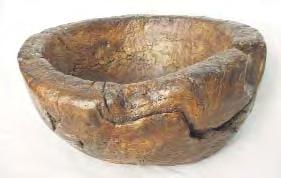 Întocmit: Gabriela Cloºcã 130. Piuã pentru sare. Com. Tufeºti, jud. Brãila. Lemn; cioplire. DB: 21 cm, DM: 36 cm. 2/2 sec. XX. Utilizatã la pisarea sãrii în gospodãrie.