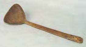 MJM, L.739. Întocmit: Janeta Ciocan 156. Sãlãriþã. Vima Micã - Þara Lãpuºului. Lemn. H: 29 cm; D: 18 cm. 1880-1900. Utilizatã pentru pãstrarea sãrii.