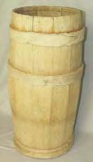 Corpul vasului este din lemn de brad, iar capacul din lemn de paltin. Lemnul este afectat puternic de acþiunea apei sãrate, prezentând la suprafaþã mult puf (celulozã). MMSM, 7227.