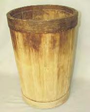 182. Budacã pentru slatinã. Sãliºtea de Sus, jud. Maramureº. Lemn de brad. H: 50 cm; DB: 28 cm; DG: 35 cm. Prima jumãtate a secolului al XX-lea.