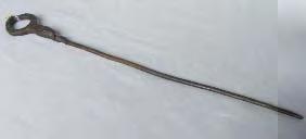 Fier. L: 51,5 cm, LA: 2 cm. Sec XIX. Sfredel, format dreptunghiular cu vârf ascuþit ºi partea opusã dreptunghiularã în secþiune.