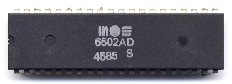 A 6502 processzorról Z80-korabeli Chuck Peddle (rendszer) és Bill Mensch (layout) főtervezők MOS