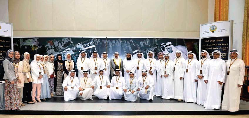 أنشطة وفعاليات > أعضاء فريق فعالية برلمان الطالب