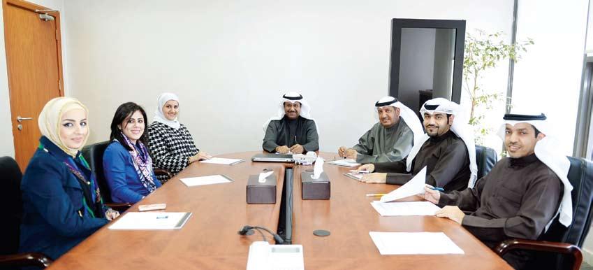 ملف العدد > لقطة تجمع موظفي إدارة التدريب التدريبية فال يترقى الموظف للدرجة التي بعدها إال بعد اجتياز عدد محدد ومدروس من الدورات التدريبية لتساعده في وظيفته الحالية وتكون تمهيد لدخوله في المسمى الذي