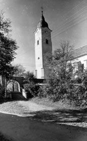 kláštor premonštrátov (č. ÚZPF 1084/1) b) ruina kostola (č. ÚZPF 1084/2) c) hradbový múr (č. ÚZPF 1084/3) Archív Titul: Konvent sv. Kríža v Lelese (okr.