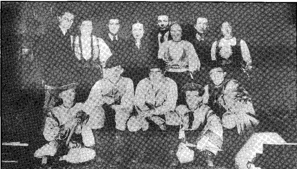 ŠESŤ ZAĽÚBENÝCH (1951) zíava: A. Jurík, Klinčúchová, J. Masár, A. Krchnavá a J. Šicko. E. Hrušovská, A.