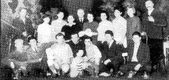 Záveje Civilné manželstvo Daň z obratu Keď mesiačik svietil Tri vrecia zemiakov a ďalšie, VEČNÝ PLAMEŇ (1959) stojaci zľava: J. Jamrich, A. Sedláková, A. Krchnavý, A. Hladká, J. Masár, M.