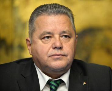 INTRODUCERE Raportul anual de activitate pentru anul 2015 este realizat de Autoritatea Naţională de Reglementare în domeniul Energiei - ANRE în vederea îndeplinirii obligaţiilor de raportare cuprinse