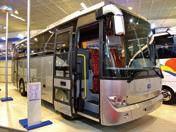 Az Otokar-standon a már ismert Navigo mellett egy modernebb köntösbe öltöztetett midi, a közel 10 méteres Vectio hívta fel magára a figyelmet.