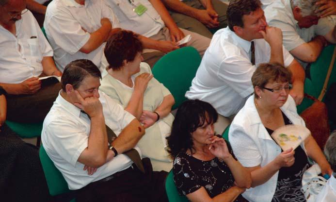 Nincs itt semmiféle erdõmegosztásnak se ideje, se helye. Ne bizonytalanodjunk el a lehet ez is, lehet az is megalkuvás világában.