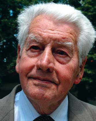 Kaán Károly emlékérmet kapott DR. JEREB OTTÓ erdõmérnök Dr. Jereb Ottó László a soproni Erdészeti Technikum legendás tanára erdészeti pályafutását 1946. július 1-én a Növénytani Tanszéken Dr.