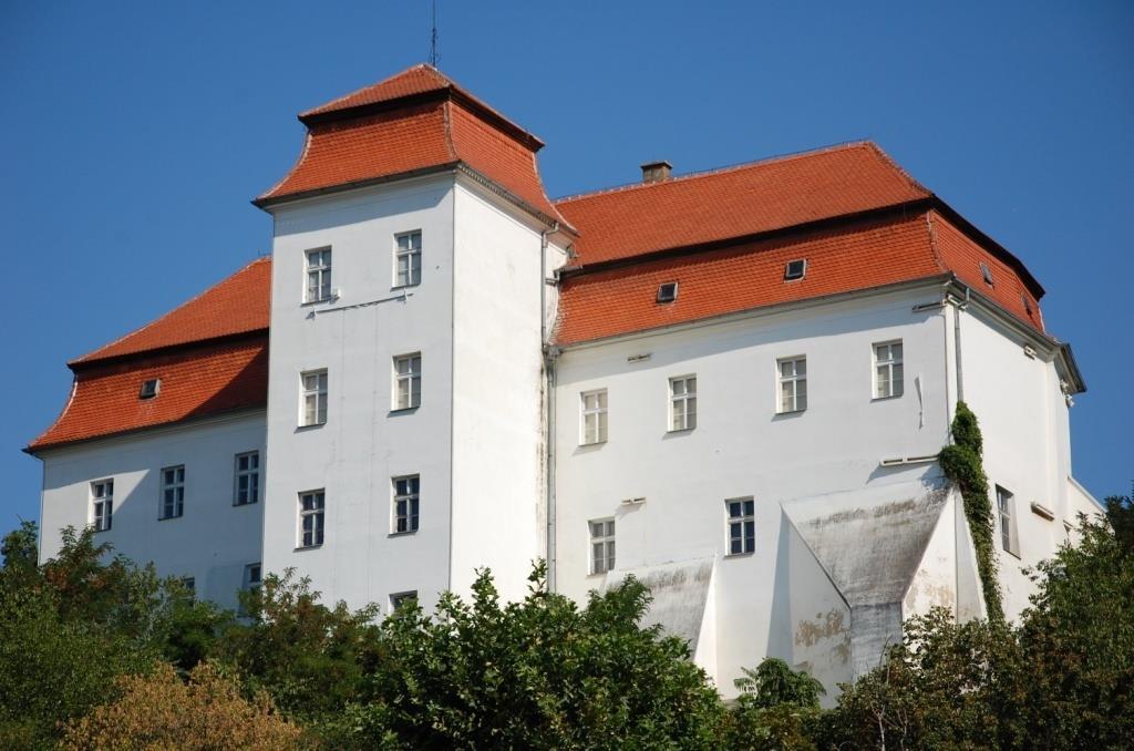 Na dvorišču gradu, kjer so se konec 17.