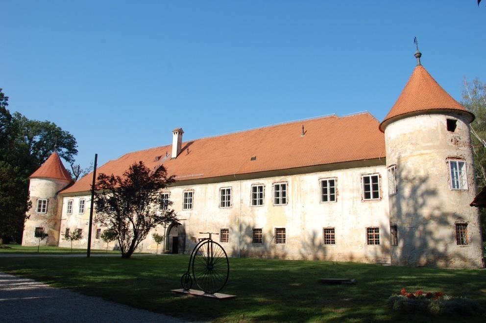 upravni center beltinskega posestva pričelo plodovitejše obdobje, grad pa sta prenovili rodbini Ebergény in Csáky. 1141 Slika 21: Današnja podoba gradu v Beltincih. Foto: Klaudija Sedar, 2012. 5.