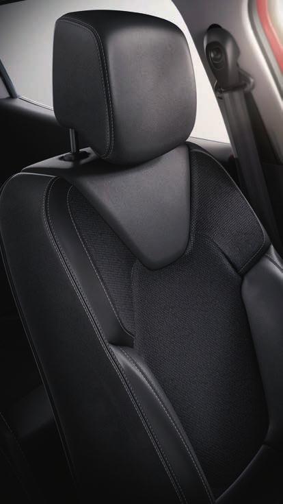 Technikai adatok INTENS (LIMITED+) Intens felszereltség R-LINK Evolution rendszerrel és automata klímaberendezéssel Automata fényszóró felkapcsolás és esőérzékelős ablaktörlők Automata Renault Kártya