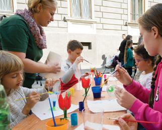 Szeptember SZEPTEMBER 23., 30., szombat PÉNTEK 6 10:00-16:00 CSALÁDI- ÉS GYERMEKPROGRAMOK Szabadtéri játszó- és alkotóház: kétóránként változó ötletekkel várjuk az alkotó és játékos kedvű gyerekeket.