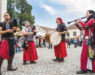 10:45-14:00 TEMESVÁRI TEMPLOMOK MEGTE- KINTÉSE Látogatás hat temesvári templomba Szilvágyi Zsolt vezetésével. A helyek száma korlátozott, előjegyezni a varbastyatm@ gmail.