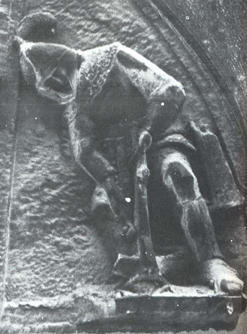 szintén két részes sodrony galléros sisakot hord. Valószínűleg Georgius Mathei Dalmaticus (1410 körül-1473) építőmester munkája. (15. század közepe) (Horvátország, Šibenik, Katedrala sv.