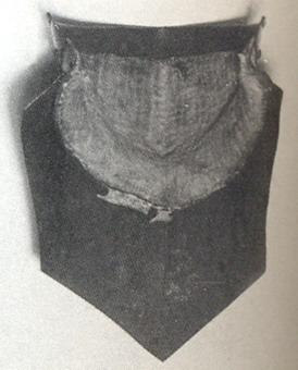 215 274. ábra. Ez az állvédő két részből áll, a felső fel-alá mozgatható, felhúzott állapotban egy rugós tüske tartja a helyén.