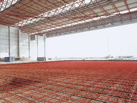 10. REHAU IPARI FELÜLETFŰTÉS Leírás A REHAU ipari felületfűtést a beton padlólemezbe párhuzamos fektetéssel szerelik.