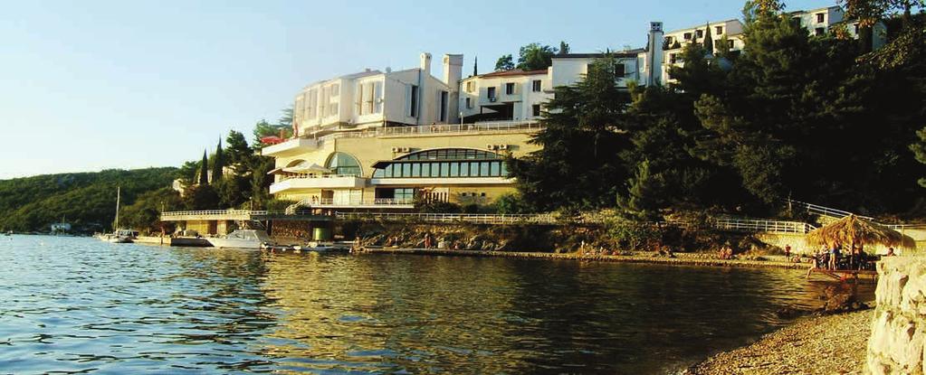 2017 HORVÁTORSZÁG Kvarner HOTEL UVALA SCOTT** ÉS APARTMANJAI** Kraljevica, Kvarner, Horvátország 20-400 m 3 km Fekvése: a Dubno-öbölben, kellemes zöldövezetben, főépület és pavilonok teraszos