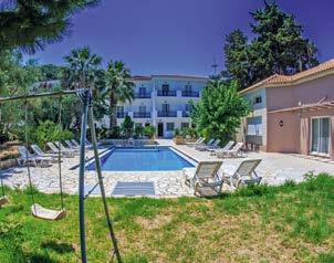 Az Akti Beach Hotellel szemben található, árnyékos és hangulatos kerttel rendelkező modern apartmanház, az üdülőhely központjának a közelében (kb.