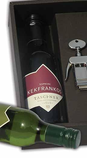 A csomagban megtalálható 1 palack (187 ml) Chardonnay és 1 palack (187 ml) Kékfrankos bor, illetve 1 db 4