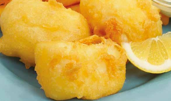 FISH & CHIPS 120 g liszt 1 teáskanál sütőpor 1 teáskanál só 1 teáskanál bors 240 ml tej 1 tojás 450-900 g tőkehal filé Növényi olaj a sütéshez Elkészítés: 1.