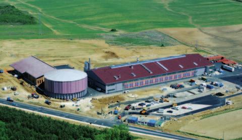 Az új hódfarkú és hornyoltcserép-gyár érdekében Lentiben tett első kapavágás megfelel Magyarország és egész Kelet-Európa