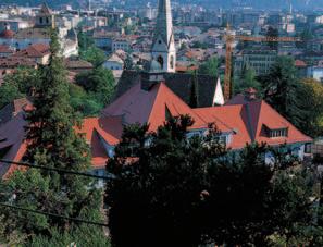 Iskola Bolzano-ban/Olaszország KLASSIK Kúpcserép fektetés Gerinccsatlakozós szellőzőkön vagy