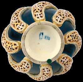 258 EUR Párdarabja reprodukálva: Federico Santi & John Gacher: Zsolnay Ceramics. Collecting a Culture, Schiffer Publishing Ltd., 1998, 71.