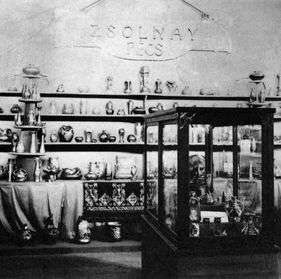 A gyár versenyen kívül áll, mert tulajdonosa tagja a zsűribizottságnak. Hungarian Exhibition, Earls Court, London, 1908. Nagydíj. Esposizione di Faenza, 1908. Nagy díszoklevél.