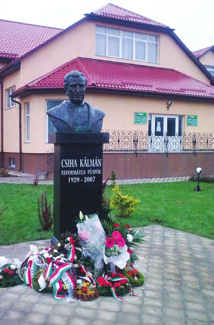 Az érsemlyéni polgármesteri hivatal előtt