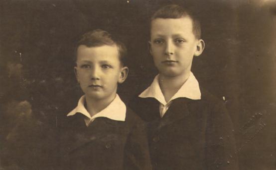Érendréd, biedermeier szalongarnitúra a Kandel kúriából. 1949-től a 10.