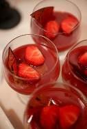 ... 2 100 FT/FŐ Sauska Brut Pezsgő Kir Royal Rosé, Sauska pincészet, Villányi Házi limonádé, narancs juice Szénsavas