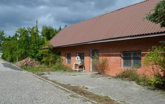ETYEK 101 IPARTERÜLET Botpuszta egykor jellemzően iparterületként funkciónált, amelynek nyomait jelenleg a Sörfőzde és annak környezete
