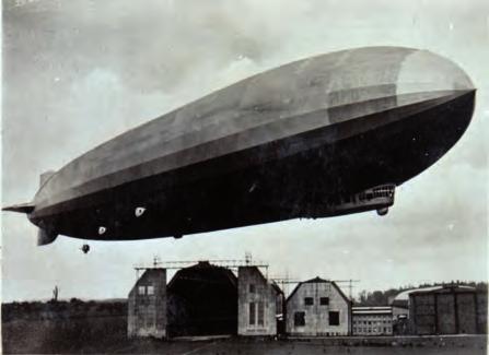 A fémborítású lufi A zeppelin léghajó A tapasztalatok szerint a gumiból készült lufik egy-két nap alatt leeresztenek.