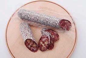 Fűszerezése hagyományos: bors, paprika, borókabogyó, szerecsendió,