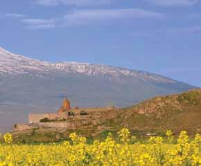 nap: Yerevan - Bavra - Vardzia Bakuriani Korai reggeli után megtekintjük az Ecsmiadzinei főszékesegyházat, valamint a három szent nővér Gayane, Hripsime, Shoxakat templomait, az Evartnoci rommúzeumba