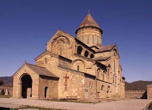Vardzia - a barlangváros és barlangkolostor valaha hét emeleten 3000 barlanglakás biztosított védelmet haditámadások ellen az uralkodók számára.