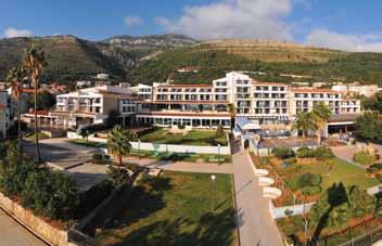 HOTEL PALAS **** A 2011-ben felújított szálloda a petrovaci öbölben található, közvetlenül a tengerparton, ahonnan a Katics és a Szent Vasárnap
