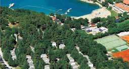üdülőterület Rovinj óvárosától 3 km-es távolságra. Az apartman telep saját tengerparttal rendelkezik.
