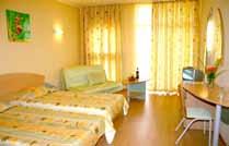Hotel Atlas**** Az új építésű szálloda Aranyhomok központjában, a strandtól kb. 300 méteres távolságra található.