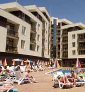 A hotelben kis üzletek és wellness részleg is található.