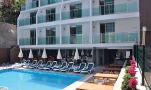 100 méterre strandbár a Blue Star Hotel Beach strandján üdítőitalok ingyenesen naponta 2 alkalommal ingyenes transzfer a Blue Star Hotel Beach strandjára napernyők,