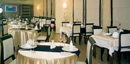 belső medence 3 vízi csúszda üzletek konferencia terem WIFI (lobby, ingyenes) Internet-kávézó (térítéssel) ingyenes transzfer a központba napi 2 alkalommal BEACH CLUB