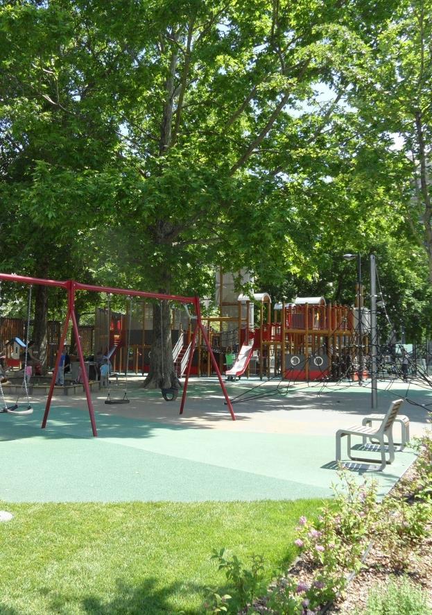 Kifogásolható minőségű közterületek: Alsó-rakpart zöldfelületei: a terület nagyon közkedvelt a víz látványa és kondicionáló hatása, valamint a kilátás miatt, annak ellenére, hogy a burkolatok rossz