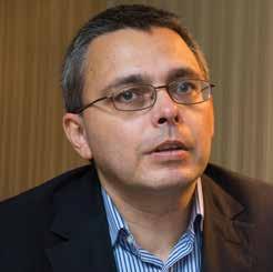 versidéző-elemző műsor két oszlopos tagja: Szabó T.