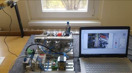 Az adatbázisban szereplő megfelelő változók értékeinek beírását, valamint olvasását a PLC is végezheti vagy a PC-n futó LabVIEW alkalmazás.