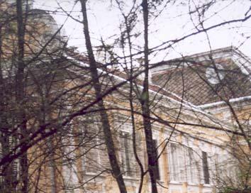 Schweizer grotta: ez 1857-ben készített összeírásban szerepel, de pontos helyéről, kialakításáról egyelőre nincsenek adataim.